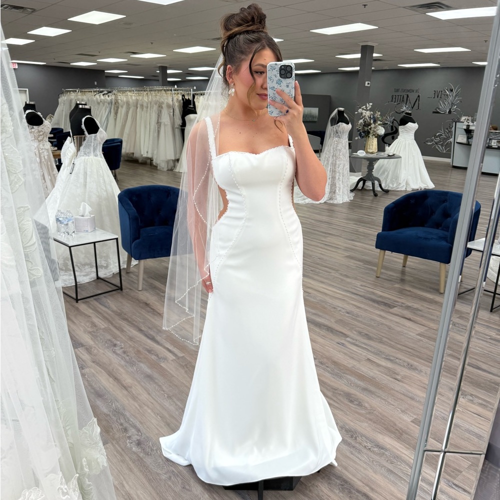 Essense of Australia DISCOUNTINUED Wedding Dress D4101